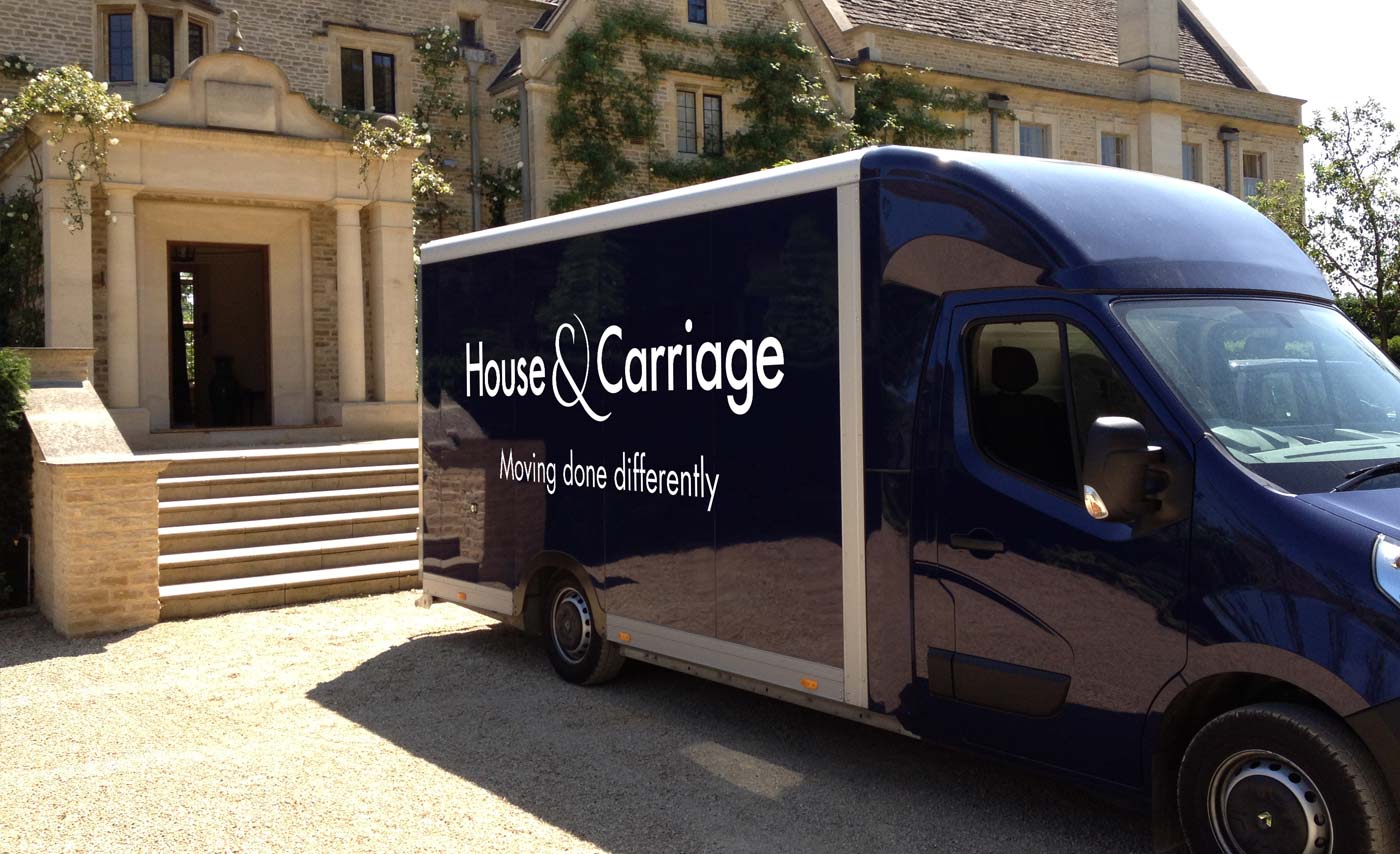 House and Carriage van outside a property in Oxfordshire for an international removal